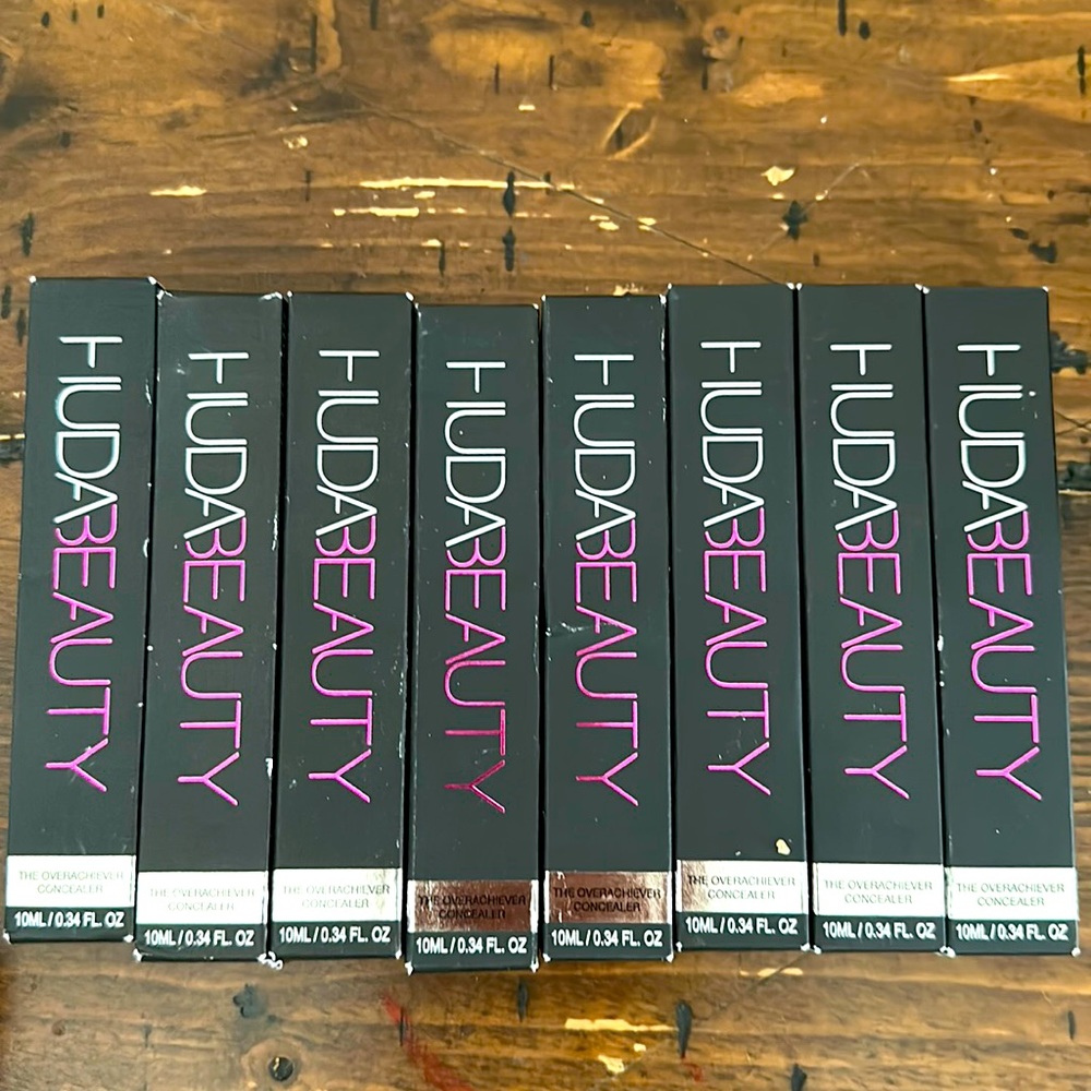 NEW HUDA beauty concealers Butterscotch